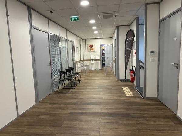 bureaux à louer CHASSE SUR RHONE (38), bureaux de 12m² à louer dans centre médical avec du stationnement et une très belle visibilité