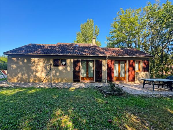 Belle maison avec piscine et double garage