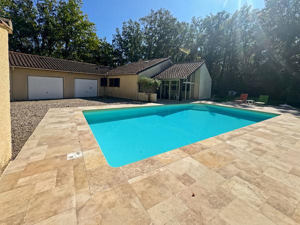Belle maison avec piscine et double garage
