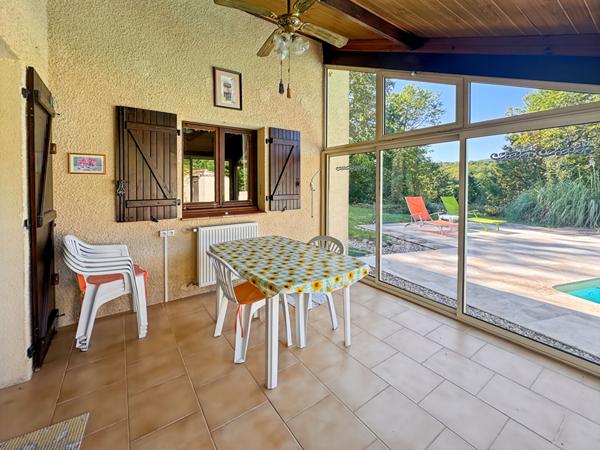 Belle maison avec piscine et double garage