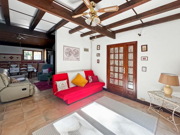 Belle maison avec piscine et double garage