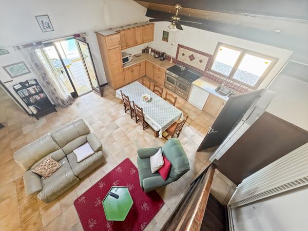 Belle maison avec piscine et double garage