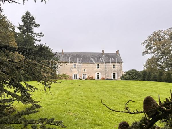 Château des XIVème et XVIIIème siècles au cœur d’un village proche de Nantes