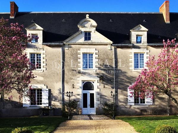 Château des XIVème et XVIIIème siècles au cœur d’un village proche de Nantes