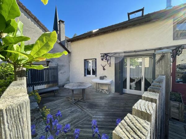 Maison de village en pierre et son gîte à Voiteur