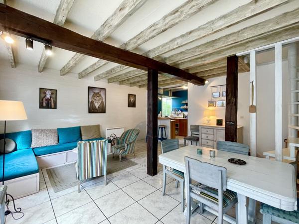 Maison de village en pierre et son gîte à Voiteur