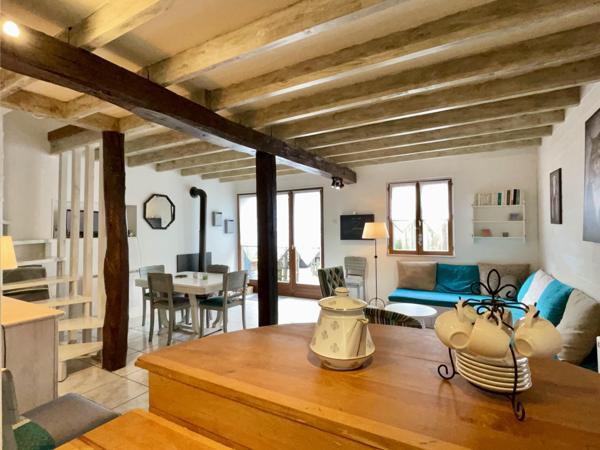 Maison de village en pierre et son gîte à Voiteur