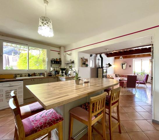 Maison de village en pierre et son gîte à Voiteur