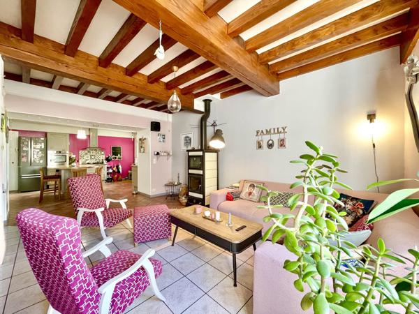 Maison de village en pierre et son gîte à Voiteur