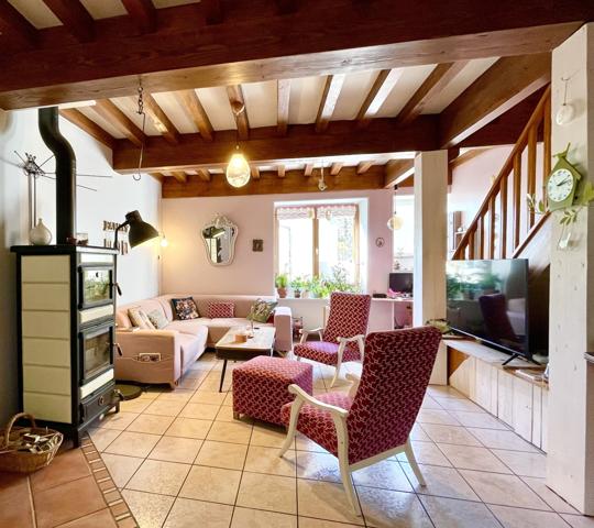 Maison de village en pierre et son gîte à Voiteur