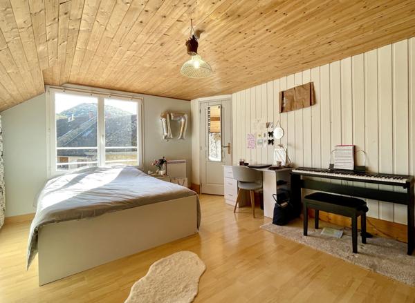 Maison de village en pierre et son gîte à Voiteur