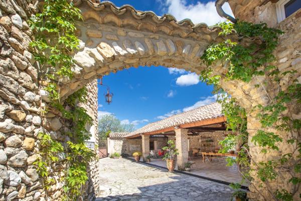 Vente Maison provençale de luxe Nyons 15 Pièces 420 m²