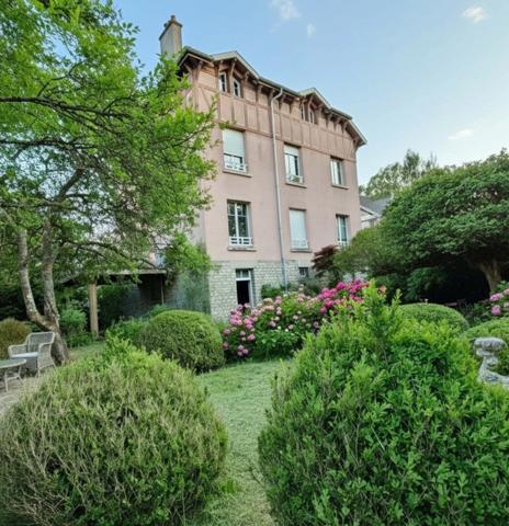 MAISON à vendre 8 pièces VITTEL (88) dont 4 appartements sur 1 095 m² de TERRAIN