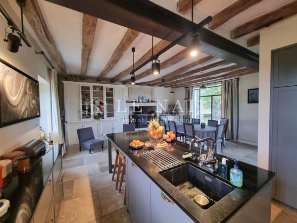 Ancien corps de ferme avec maison d'amis et 16 hectares à 20 km de Tours.