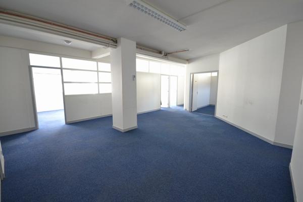Location local commercial ou professionnel 10 pièce(s) 219 m²