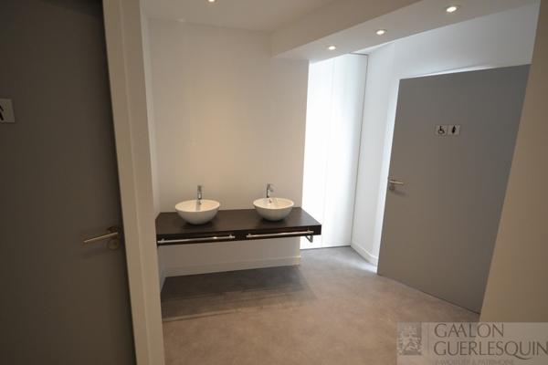 Location local commercial ou professionnel 10 pièce(s) 219 m²