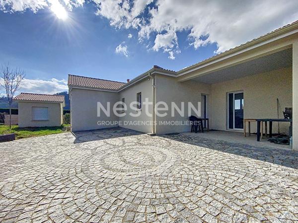 MAISON 2020 BRETENOUX PLAIN PIED AVEC PISCINE CHAUFFEE A VENDRE - 2 CHAMBRES - CUISINE AMENAGEE ET EQUIPEE - GARAGE - VASTE SEJOUR - 1 SALLE D'EAU AVEC WC + WC INDEPENDANT - DEPENDANCE EXTERIEURE