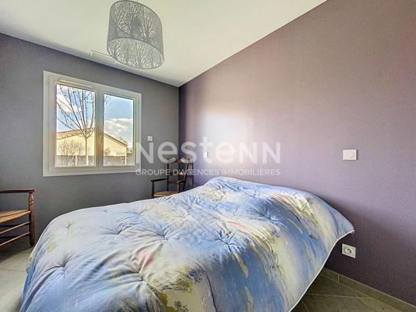 MAISON 2020 BRETENOUX PLAIN PIED AVEC PISCINE CHAUFFEE A VENDRE - 2 CHAMBRES - CUISINE AMENAGEE ET EQUIPEE - GARAGE - VASTE SEJOUR - 1 SALLE D'EAU AVEC WC + WC INDEPENDANT - DEPENDANCE EXTERIEURE