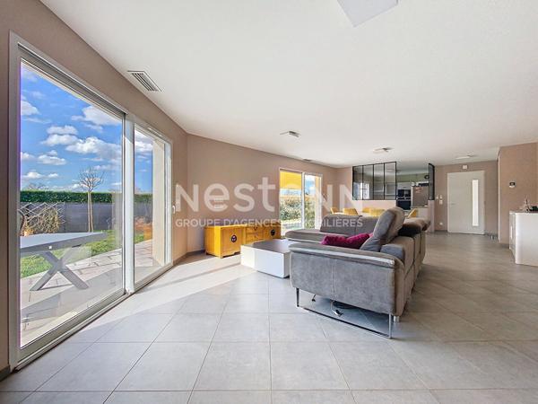 MAISON 2020 BRETENOUX PLAIN PIED AVEC PISCINE CHAUFFEE A VENDRE - 2 CHAMBRES - CUISINE AMENAGEE ET EQUIPEE - GARAGE - VASTE SEJOUR - 1 SALLE D'EAU AVEC WC + WC INDEPENDANT - DEPENDANCE EXTERIEURE