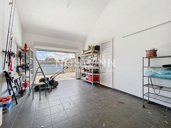 MAISON 2020 BRETENOUX PLAIN PIED AVEC PISCINE CHAUFFEE A VENDRE - 2 CHAMBRES - CUISINE AMENAGEE ET EQUIPEE - GARAGE - VASTE SEJOUR - 1 SALLE D'EAU AVEC WC + WC INDEPENDANT - DEPENDANCE EXTERIEURE