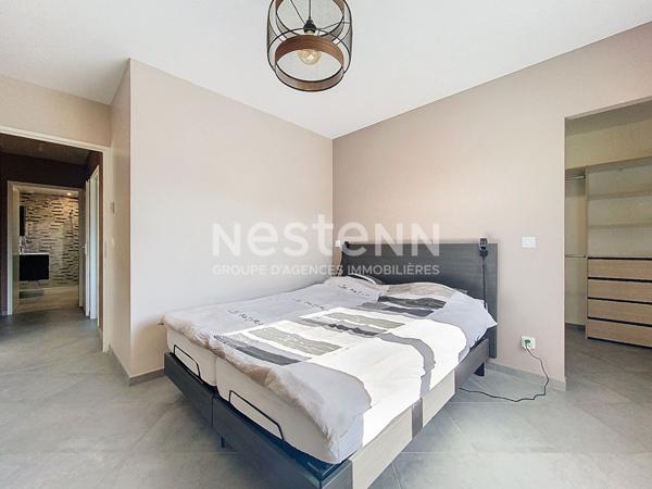 MAISON 2020 BRETENOUX PLAIN PIED AVEC PISCINE CHAUFFEE A VENDRE - 2 CHAMBRES - CUISINE AMENAGEE ET EQUIPEE - GARAGE - VASTE SEJOUR - 1 SALLE D'EAU AVEC WC + WC INDEPENDANT - DEPENDANCE EXTERIEURE