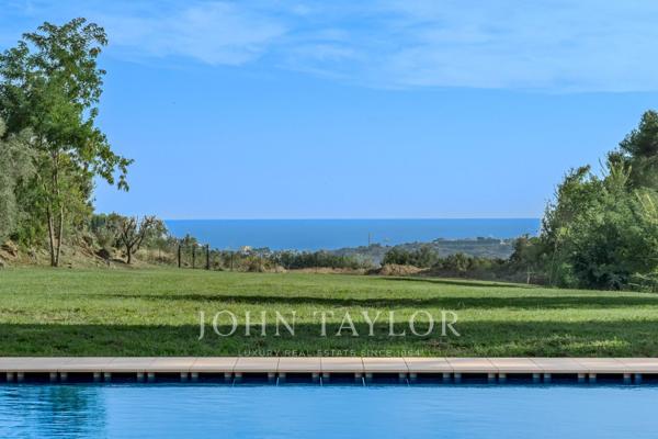 Propriété d'exception avec vue panoramique jusqu'à la mer
