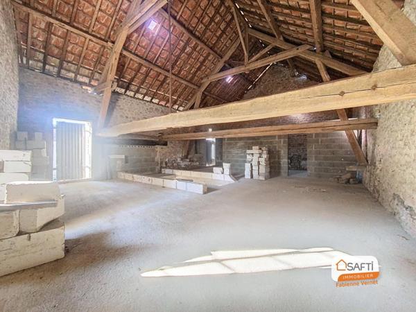 Ancienne grange à deux pas du centre-bourg