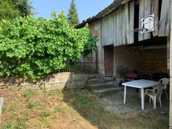 MAISON DE VILLAGE 4 CHAMBRES AVEC JARDIN ET DÉPENDANCES