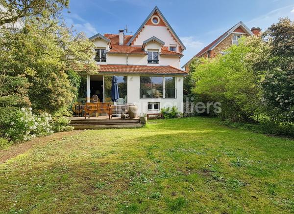 Vente
                Maison185 m² - 7 Pièces -
                    LE PECQ (78230)