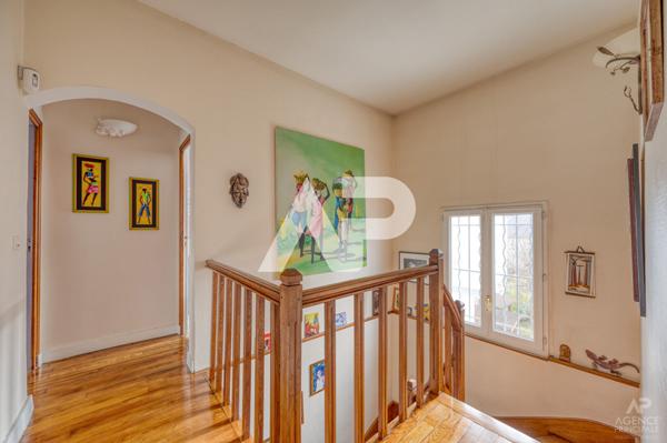 Maison Rueil Malmaison 7 pièce(s) 179m² 1 150 000 € ** - Référence 19727