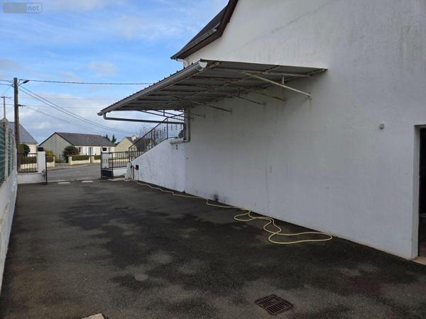 Maison à vendre à Ambrières-les-Vallées en Mayenne (53300), ref : 53075DLS26001