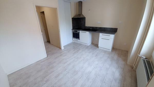 Location
                Appartement54,09 m² - 2 Pièces -
                    BARAQUEVILLE (12160)