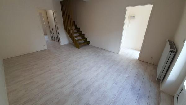 Location
                Appartement54,09 m² - 2 Pièces -
                    BARAQUEVILLE (12160)