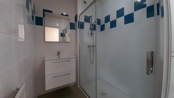 Location
                Appartement54,09 m² - 2 Pièces -
                    BARAQUEVILLE (12160)