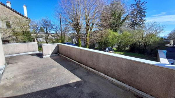 Location
                Appartement54,09 m² - 2 Pièces -
                    BARAQUEVILLE (12160)