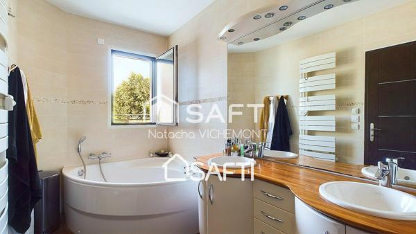 Villa contemporaine d'exception avec accès mer et ses studios locatifs indépendants