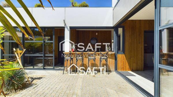 Villa contemporaine d'exception avec accès mer et ses studios locatifs indépendants