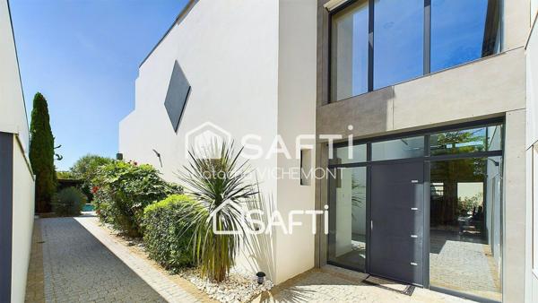 Villa contemporaine d'exception avec accès mer et ses studios locatifs indépendants