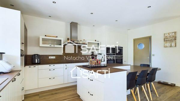 Villa contemporaine d'exception avec accès mer et ses studios locatifs indépendants