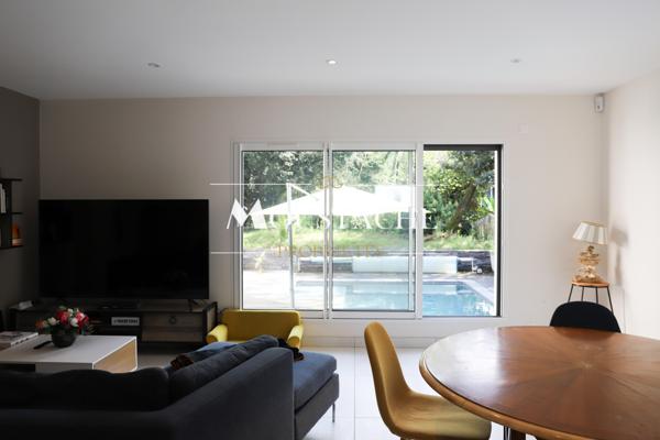 MAISON/ VILLA CONTEMPORAINE AVEC PISCINE - 200m PLAGE -