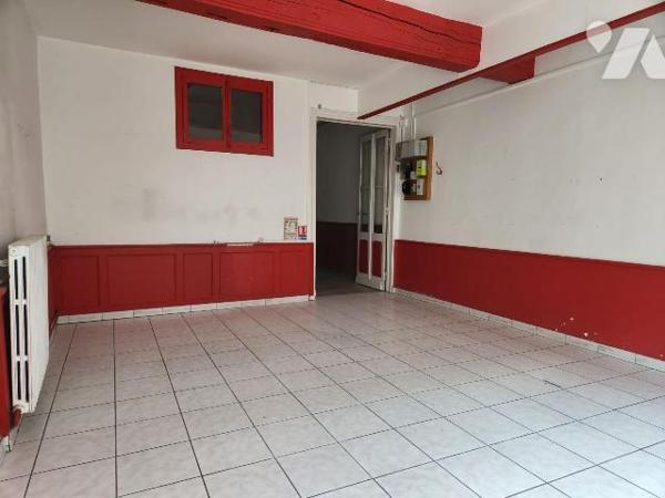 À vendre à Bar-sur-Aube? Immeuble mixte à rénover avec toiture neuve, au fort potentiel
Situé ...