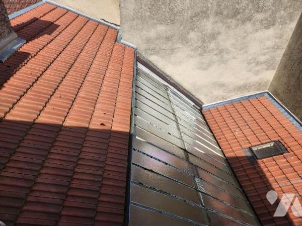 À vendre à Bar-sur-Aube? Immeuble mixte à rénover avec toiture neuve, au fort potentiel
Situé ...