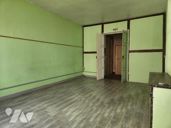 À vendre à Bar-sur-Aube? Immeuble mixte à rénover avec toiture neuve, au fort potentiel
Situé ...