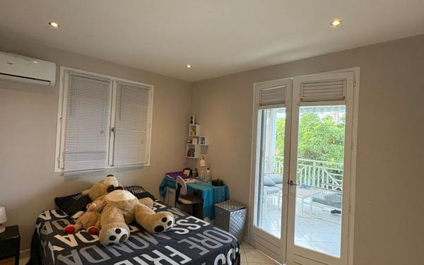 Maison à vendre    7 pièces • 127 m2 Le Gosier