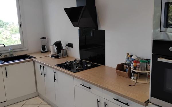 Maison à vendre    7 pièces • 127 m2 Le Gosier