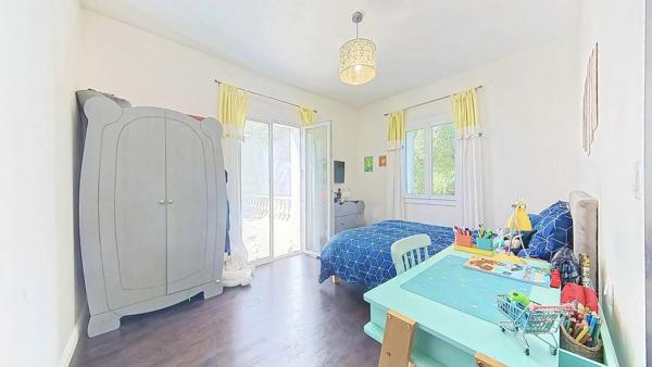 Villa de Charme à Vence 342m² - 5 Chambres - Aperçu Mer - Piscine - Terrasses et Jardin Paysagé