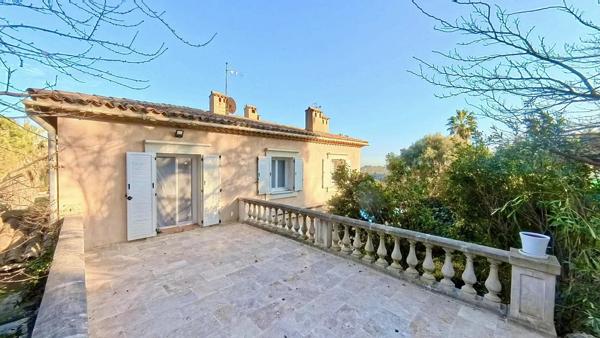 Villa de Charme à Vence 342m² - 5 Chambres - Aperçu Mer - Piscine - Terrasses et Jardin Paysagé