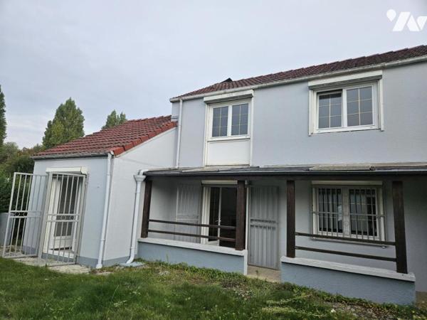 Maison semi-individuelle SEMI-PLAIN-PIED – Lumineuse & proche commodités