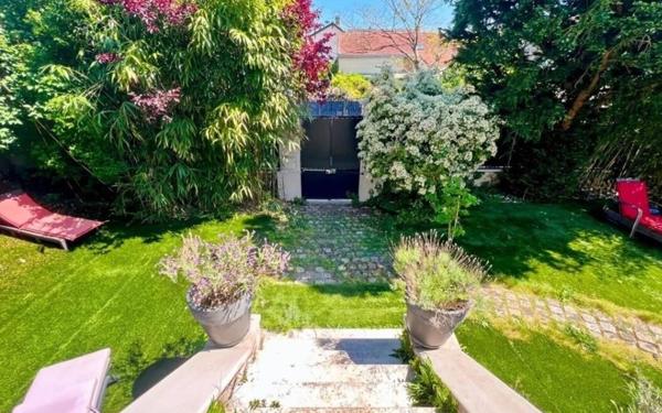 Maison à vendre    8 pièces • 263 m2 Villemomble