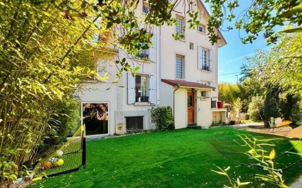 Maison à vendre    8 pièces • 263 m2 Villemomble